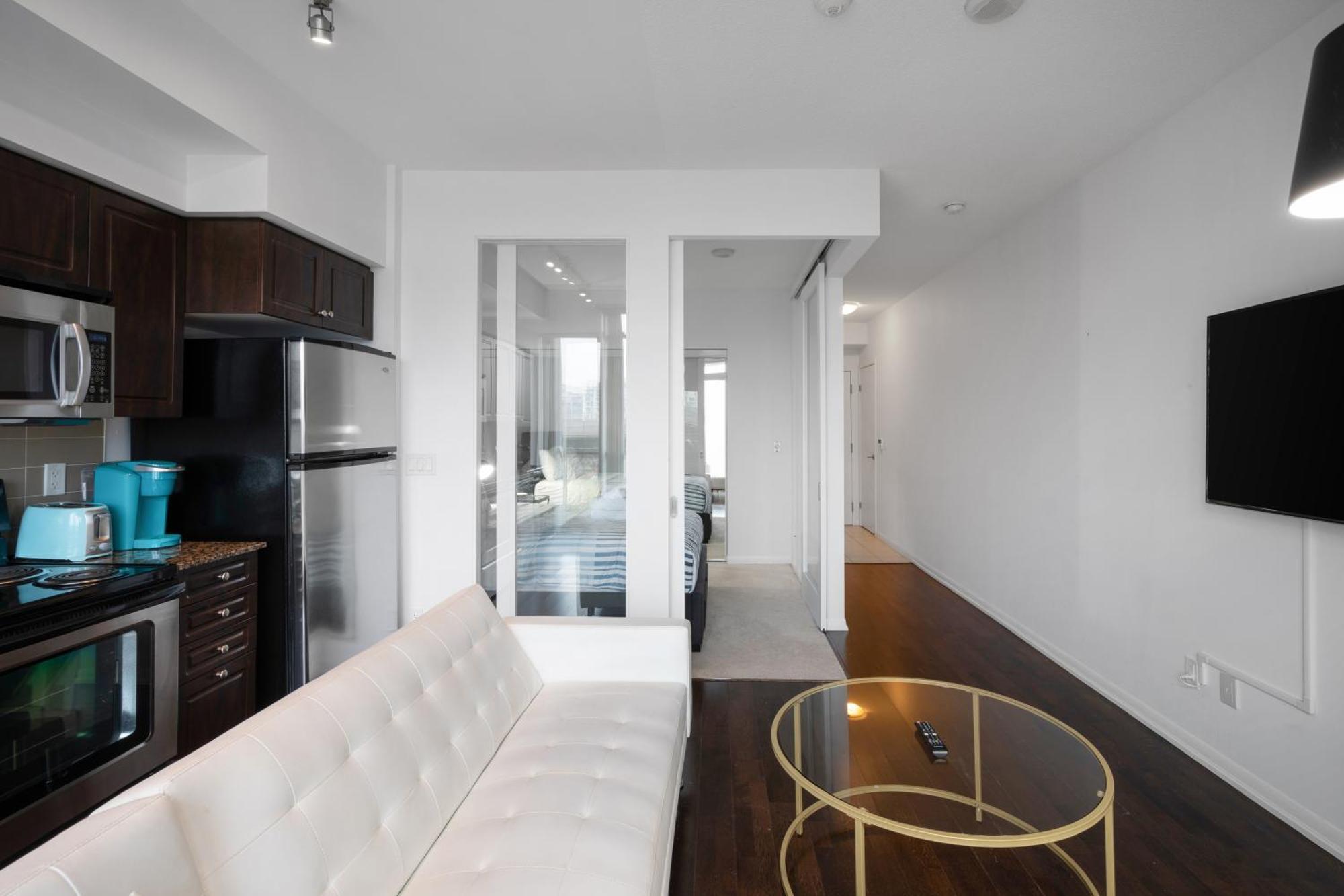 Downtown Toronto 1 Bdrm Condo With Parking And Views מראה חיצוני תמונה